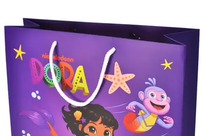 Пакет паперовий L QB004-202 "Дора мандрівниця" р.31x42x12 см qbee купити