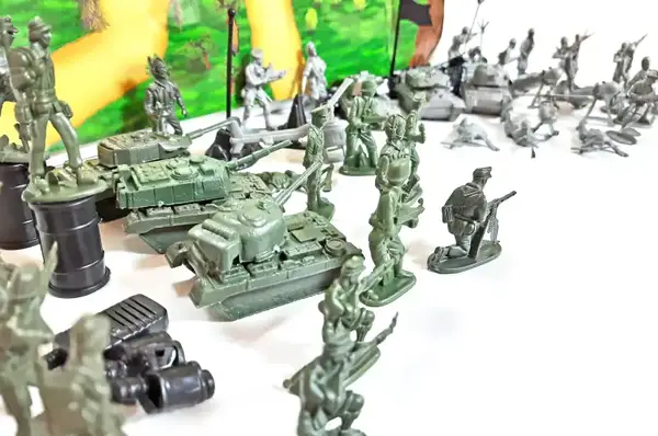 Набір солдатиків "Армія" в рюкзаку малий SSA-small Colorplast купити недорого в Україні, фото 3