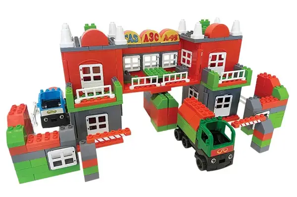 Конструктор 013888/07 "АЗС" 242 детал. в пластиковому боксі DOLONI купити недорого в Україні, фото 2