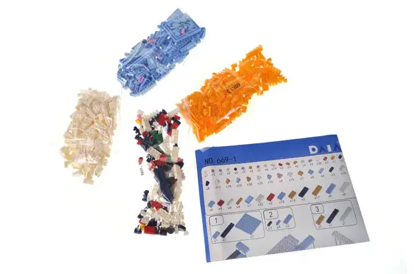 Конструктор 66295 Daya Mini Blocks серії "Corgi" 806 деталей, коробка р.14x7x18 см купити недорого в Україні, фото 2