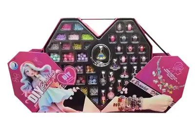 Набір прикрас B4346 сумочка у формі серця, металеві та пластикові намистини, браслет короб. 40*23*7см купити