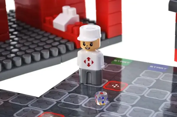 Конструктор блочний QB300-007 "Block&Steps: НОВА ПОШТА. Центральне відділення" + ходилка і гра 3в1, 91дет. qbee купити недорого в Україні, фото 4