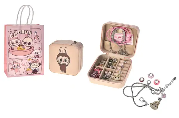 Біжетерія дитяча 458-3 питу пандора Лабубу,шарми,підвіски,2 браслети,шнурок-підвіска,в саквояжі р.9,5x9.5x5см купити
