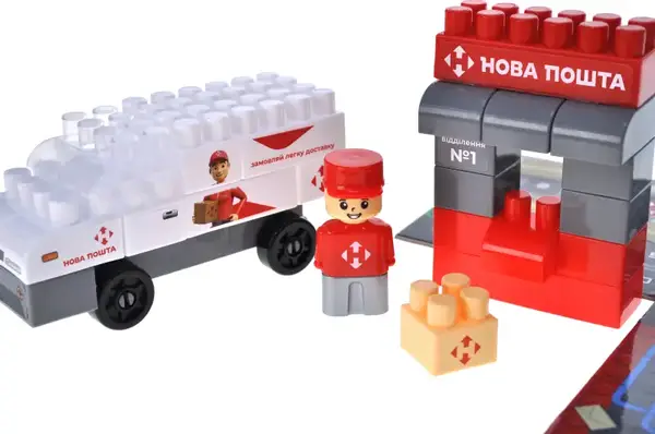 Конструктор блочний QB300-107 "Block&Steps: НОВА ПОШТА. Поштомат Майбутнього" + ходилка і гра 3в1, 42дет. qbee купити недорого в Україні, фото 4