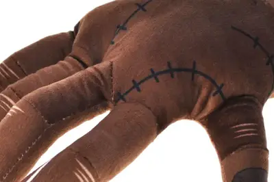 Рука Річ із серіалу "Венздей" 21см купити