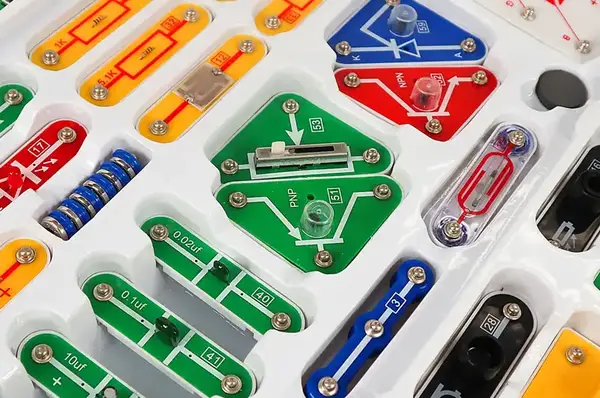 Конструктор електронний DOKA ШКОЛА "999+ СХЕМ" D70708 купити недорого в Україні, фото 5