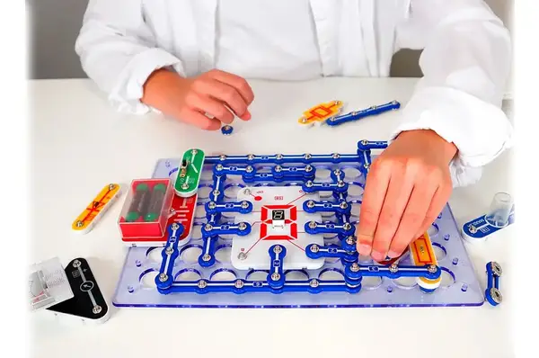 Конструктор електронний DOKA ШКОЛА "999+ СХЕМ" D70708 купити недорого в Україні, фото 2