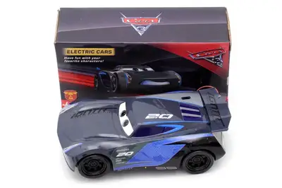 Машина за мотивами мультфільму музична, зі світлом, в коробці 17616-43DD р.17*9*6см. купити