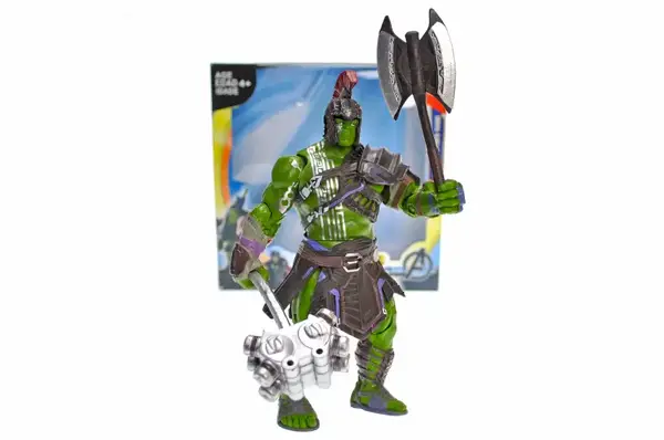 Супергерой B9177-A1 з 2 видами зброї, шлемів, в коробці YG TOYS купити