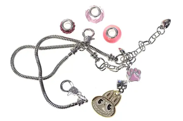 Біжетерія дитяча 458-3 питу пандора Лабубу,шарми,підвіски,2 браслети,шнурок-підвіска,в саквояжі р.9,5x9.5x5см купити недорого в Україні, фото 4