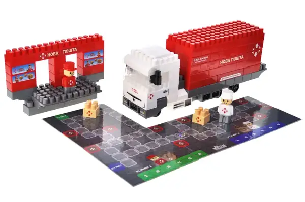 Конструктор блочний QB300-207 "Block&Steps: НОВА ПОШТА. Вантажівка Мрії" + ходилка і гра 3в1, 129дет. qbee купити недорого в Україні, фото 7