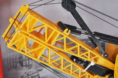 Кран інерційний RJ9811A озвучений, зі світлом, в коробці р.38x15x27,3 см YG Toys купити