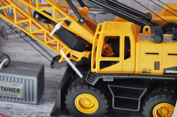 Кран інерційний RJ9811A озвучений, зі світлом, в коробці р.38x15x27,3 см YG Toys купити недорого в Україні, фото 3